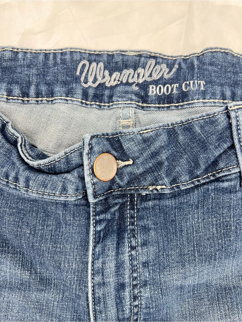 160 Wrangler Women’s Medium Wash Blue Boot Cut Jeans